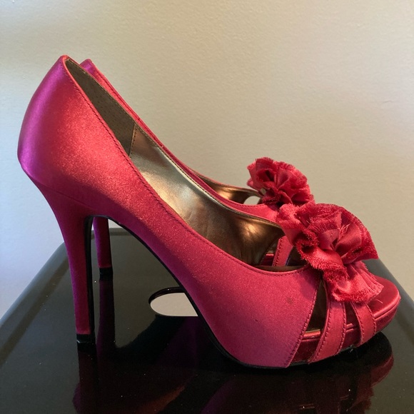 9.5M Lulu Townsend Elanor Fuchsia Pom Pom Pumps 4” - Picture 4 of 10